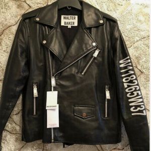Walter Baker size Med brand new